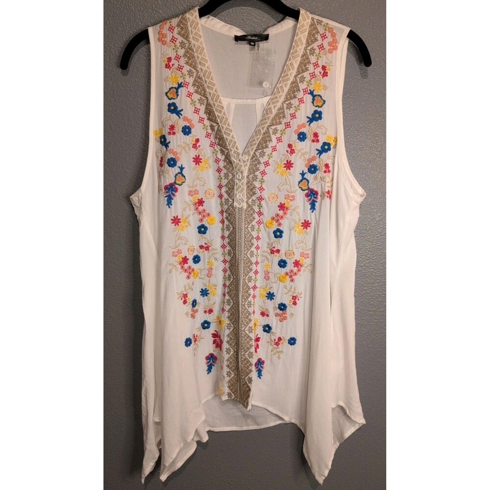 Andree Embroidered V-Neck Flower Boho White Top Medium - FLAW see Desc